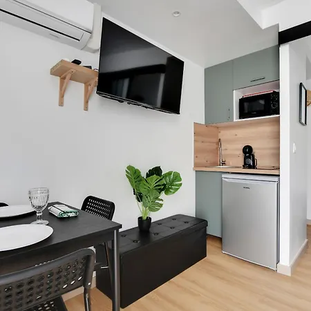Charming 1 Bedroom With Sauna - Romainville 2 * Баньоле